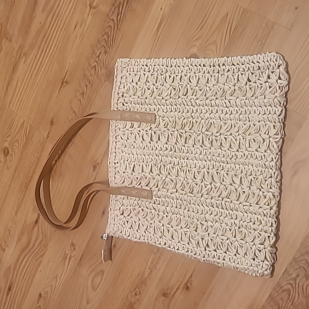Straw woven tote